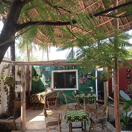Mamarasta Bed & Breakfast Bwejuu Exterior photo